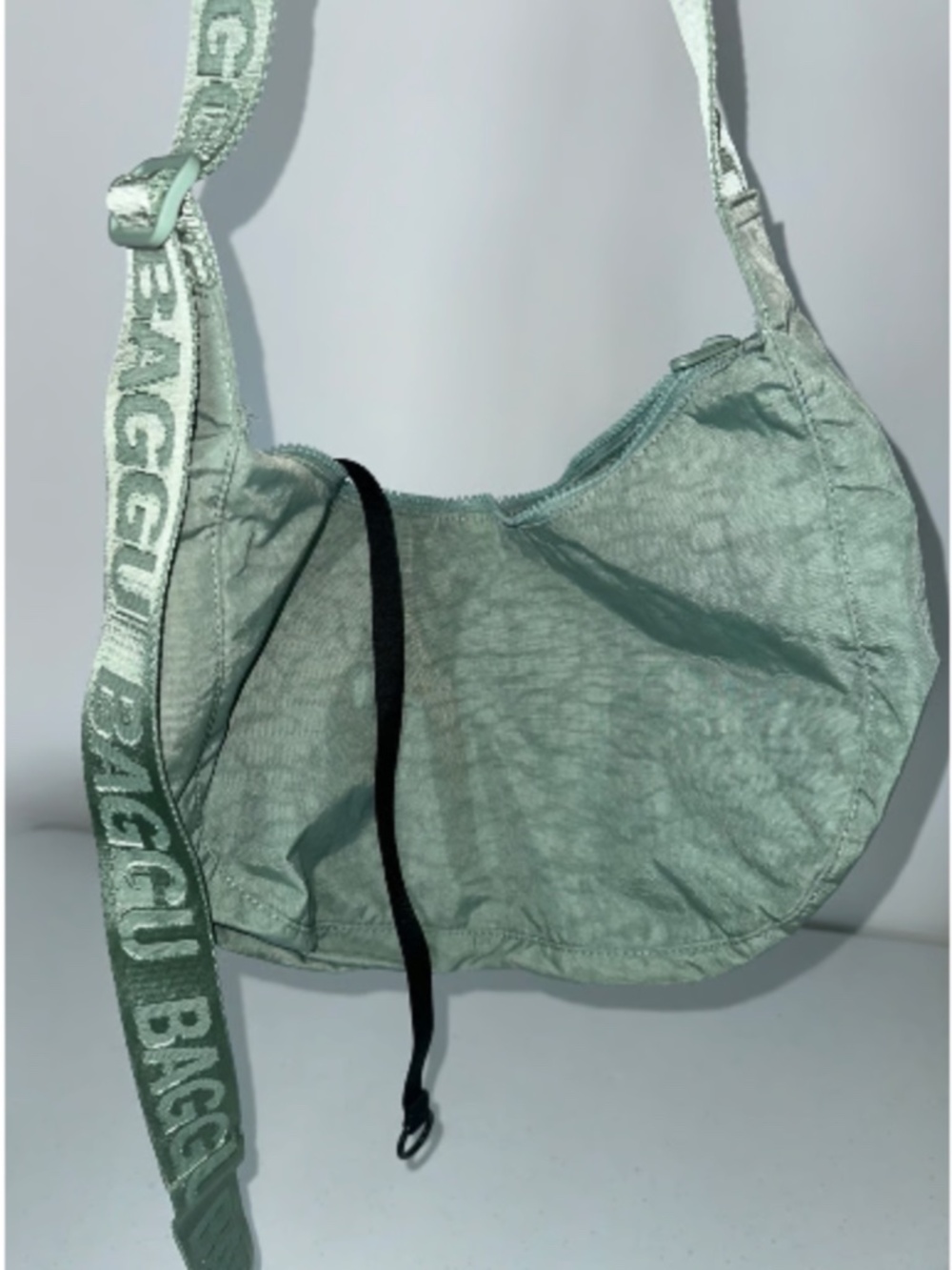 Baggu Medium Crescent Bag - Seafoam - UO Exclusive!! DISCONTINUED - Picture 7 of 9